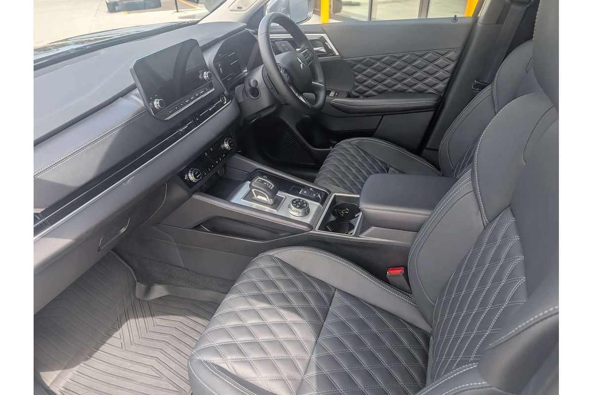 2025 Mitsubishi Outlander PHEV Exceed ZM