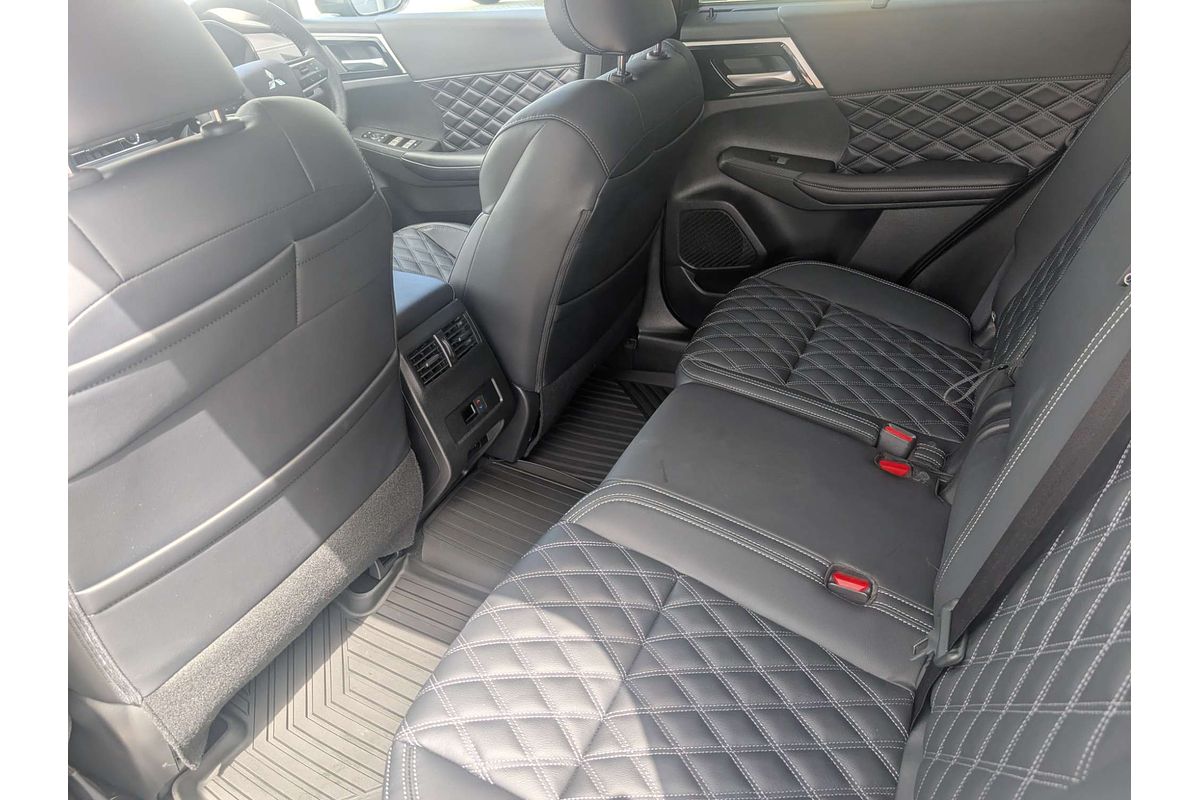 2025 Mitsubishi Outlander PHEV Exceed ZM