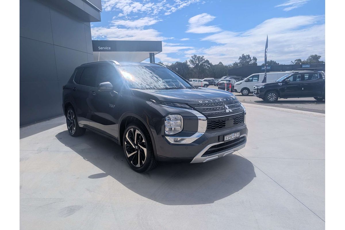 2025 Mitsubishi Outlander PHEV Exceed ZM