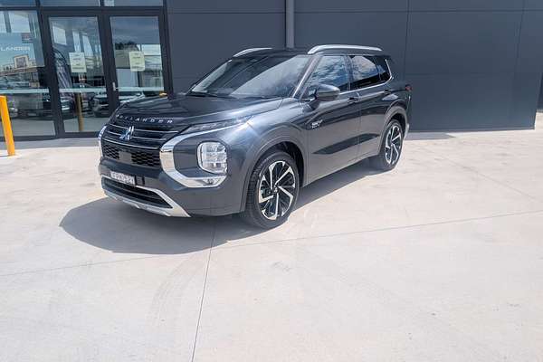 2025 Mitsubishi Outlander PHEV Exceed ZM