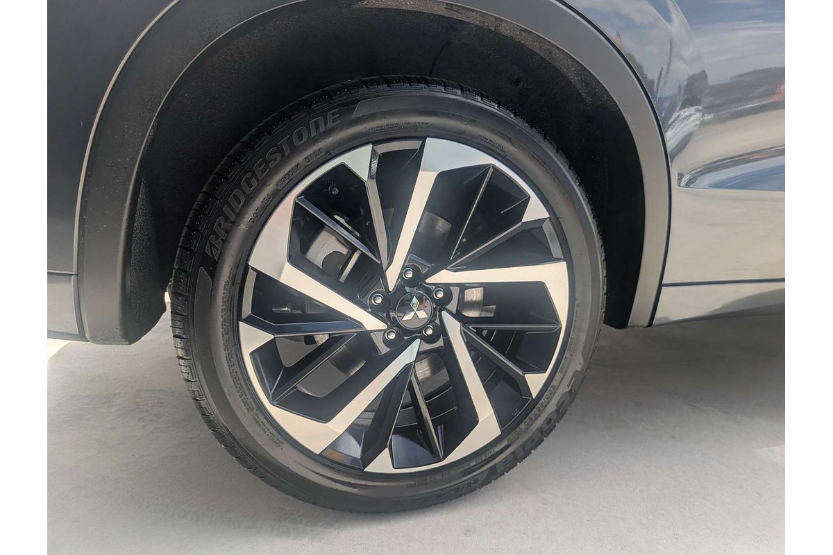 2025 Mitsubishi Outlander PHEV Exceed ZM