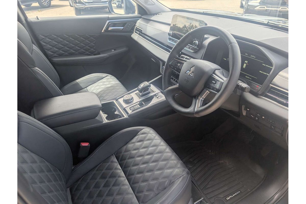 2025 Mitsubishi Outlander PHEV Exceed ZM