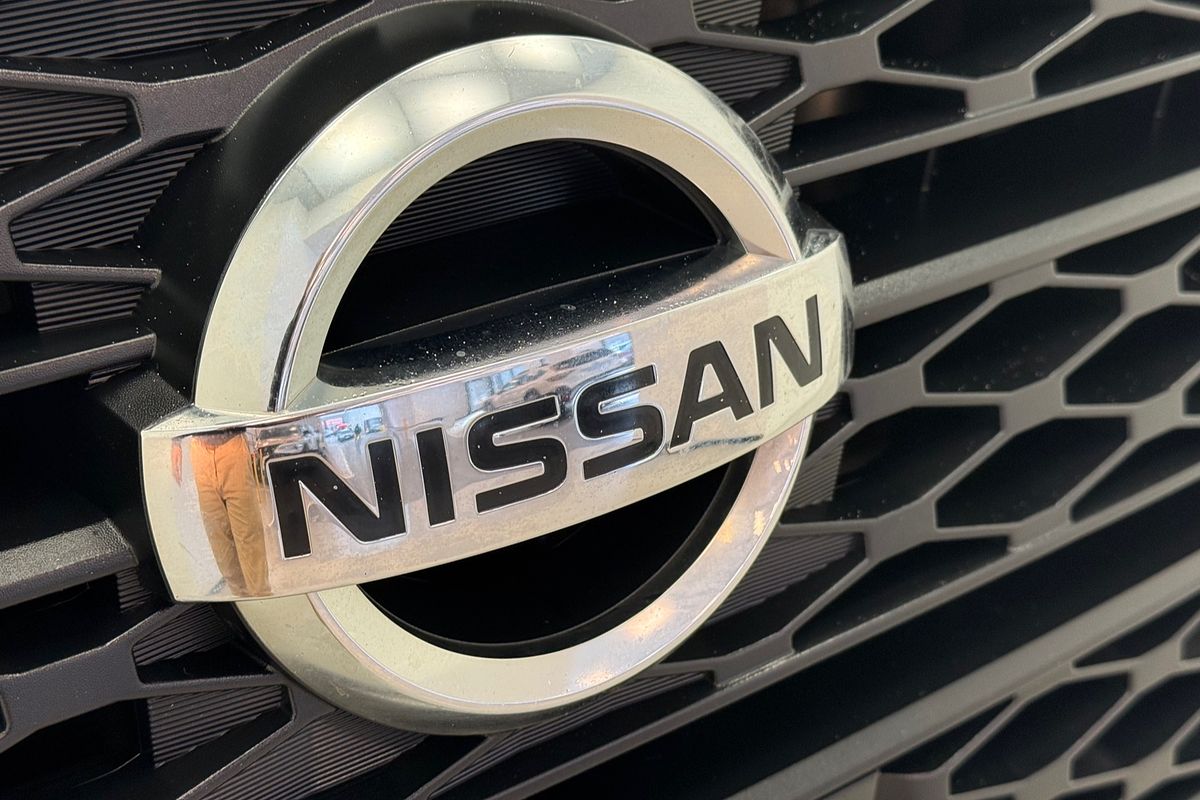 Nissan NAVARA 4X2 2.3 DSL MAN SC CC SL Nissan NAVARA 4X2 2.3 DSL MAN SC CC SL