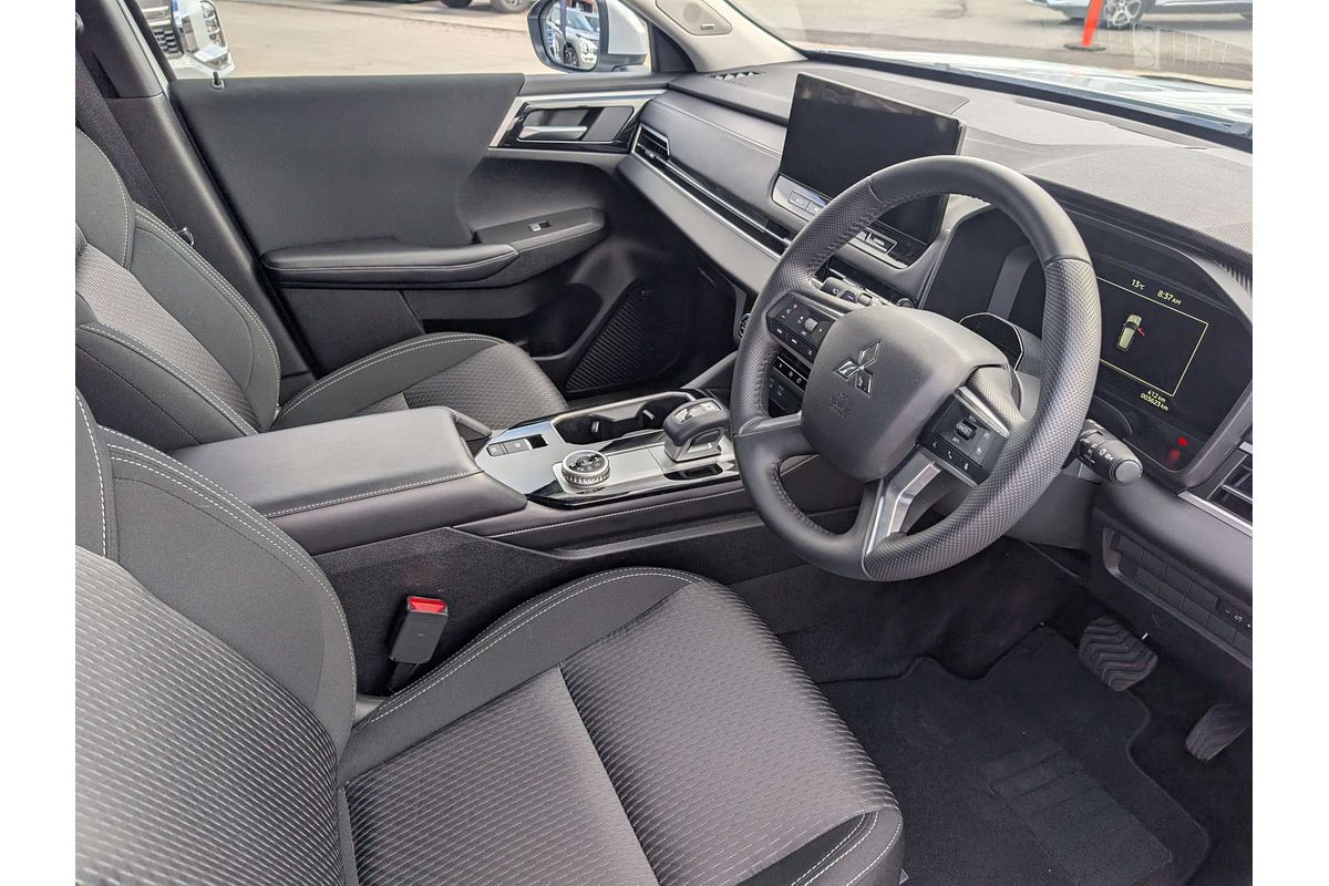 2025 Mitsubishi Outlander LS ZM