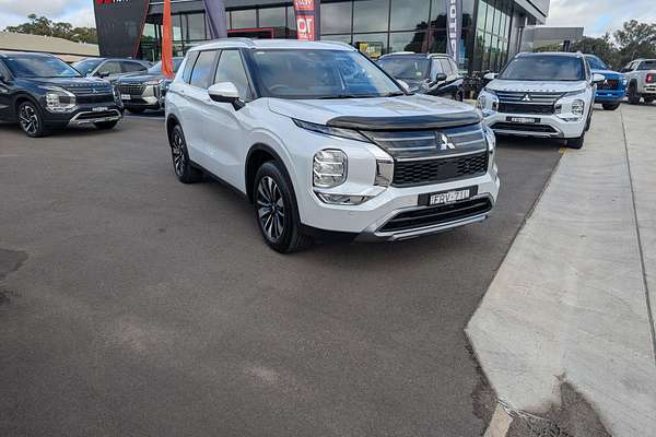 2025 Mitsubishi Outlander LS ZM