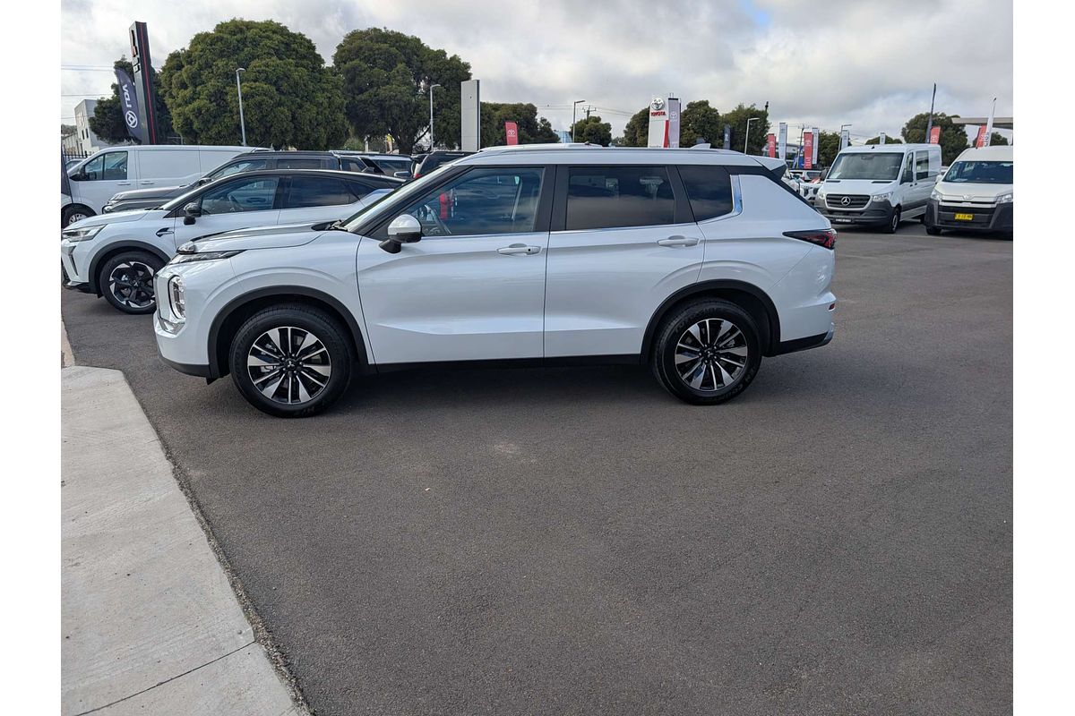 2025 Mitsubishi Outlander LS ZM