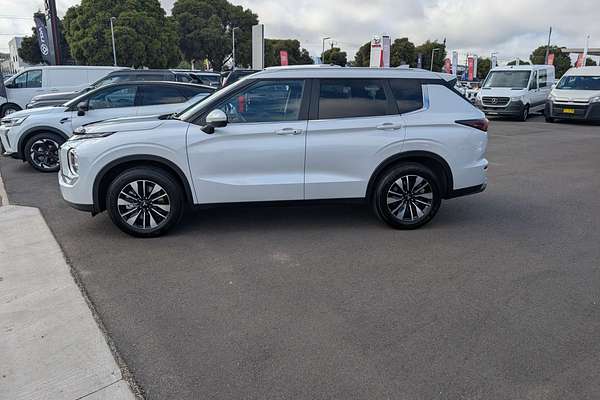 2025 Mitsubishi Outlander LS ZM