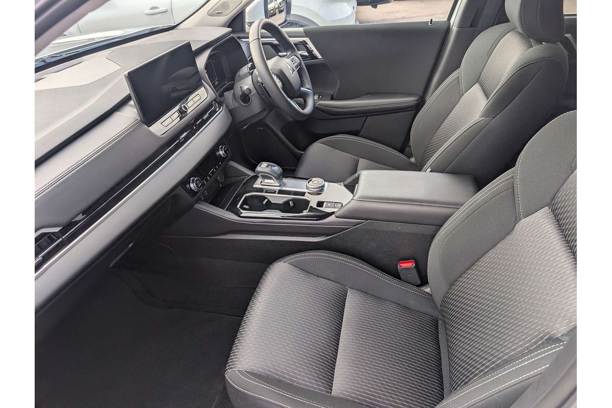 2025 Mitsubishi Outlander LS ZM