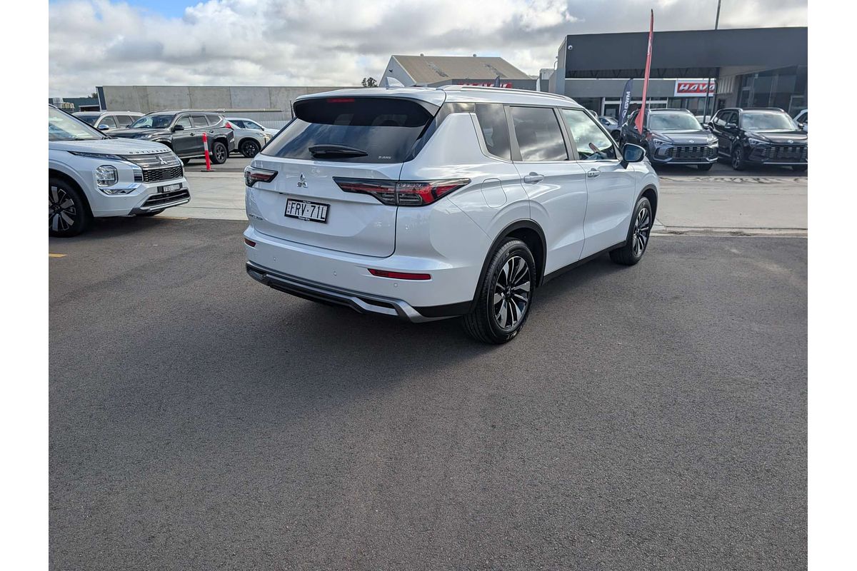 2025 Mitsubishi Outlander LS ZM