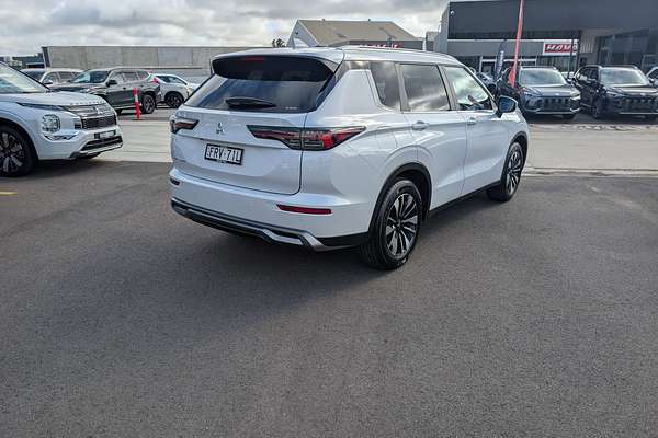 2025 Mitsubishi Outlander LS ZM