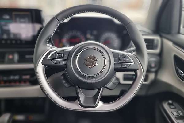 2025 Suzuki Swift Hybrid GLX UZ