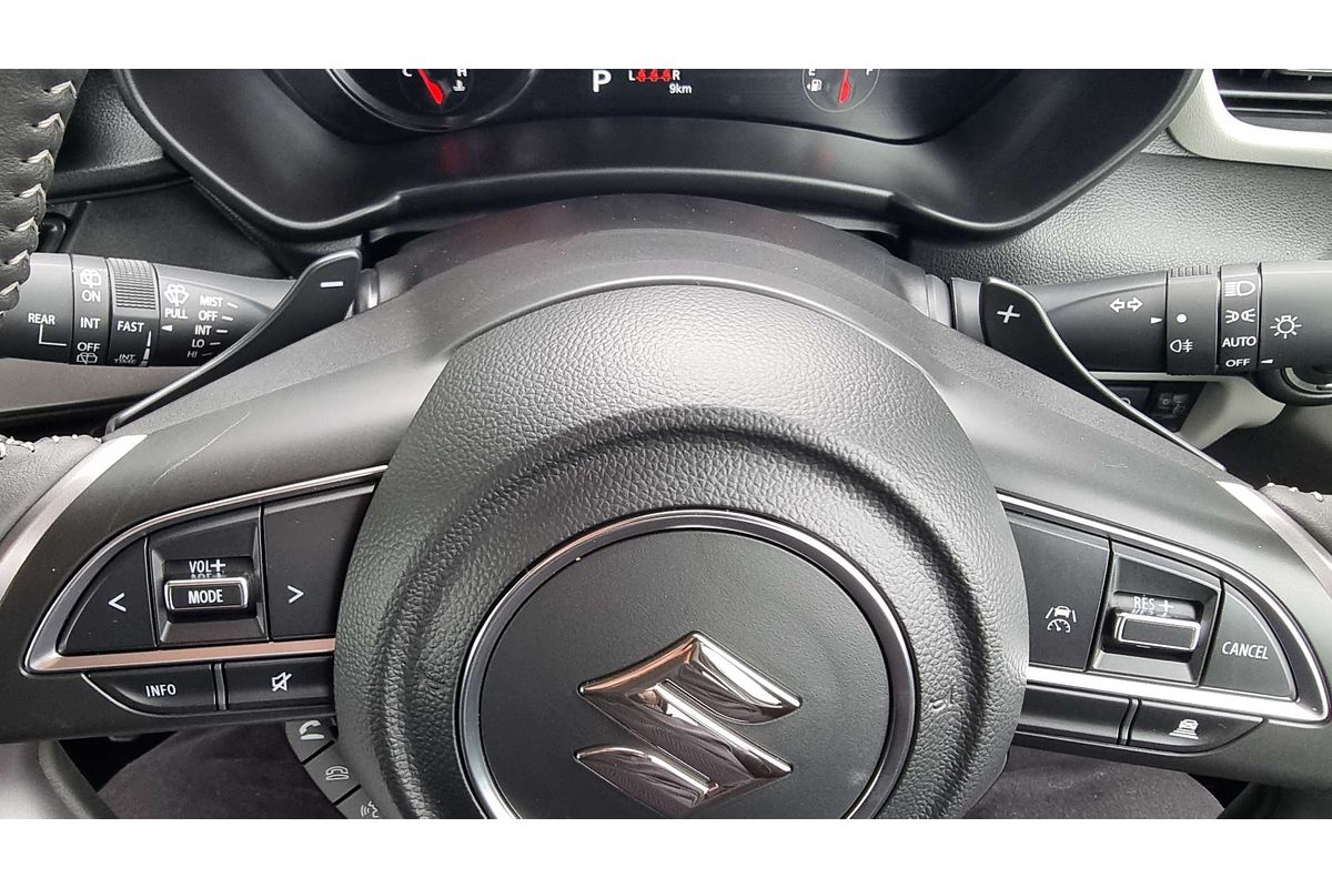 2025 Suzuki Swift Hybrid GLX UZ