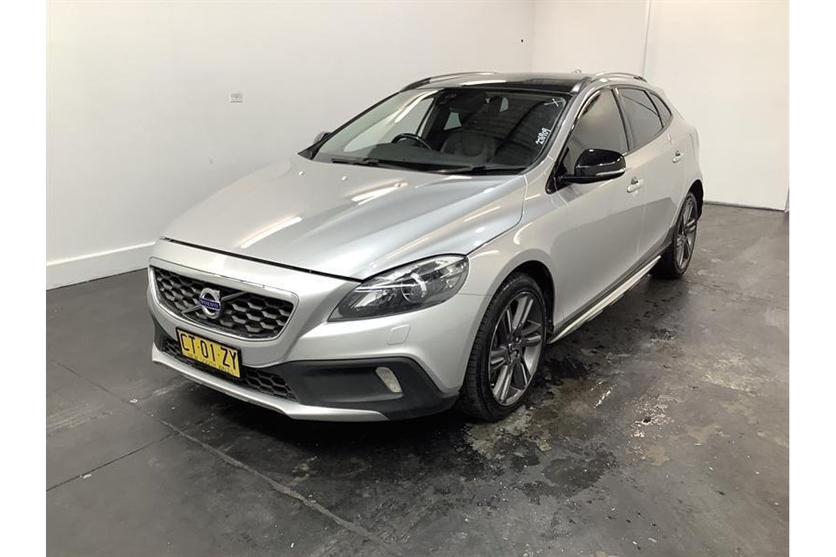 2015 Volvo V40 Cross Country D4 Luxury