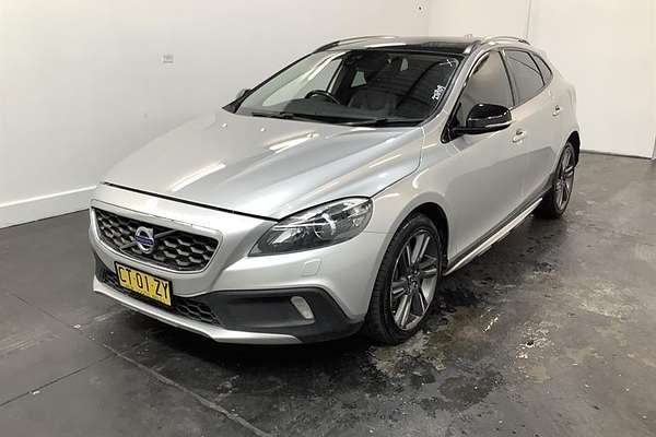 2015 Volvo V40 Cross Country D4 Luxury
