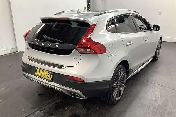 2015 Volvo V40 Cross Country D4 Luxury