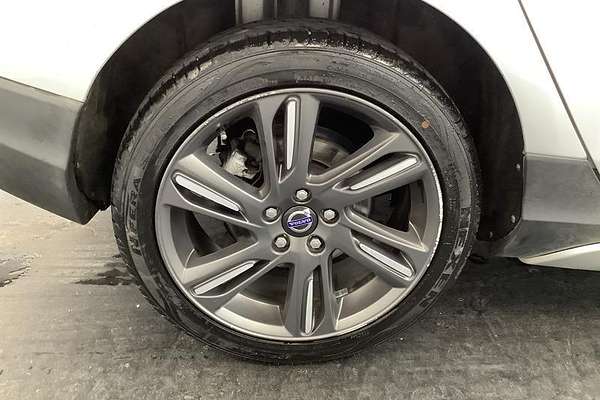 2015 Volvo V40 Cross Country D4 Luxury