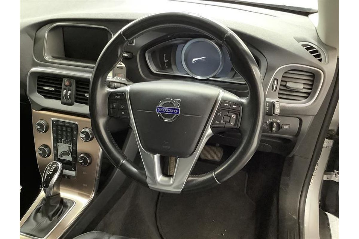 2015 Volvo V40 Cross Country D4 Luxury