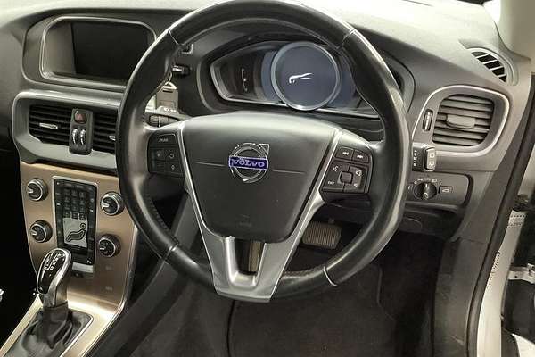 2015 Volvo V40 Cross Country D4 Luxury