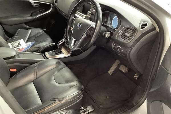 2015 Volvo V40 Cross Country D4 Luxury