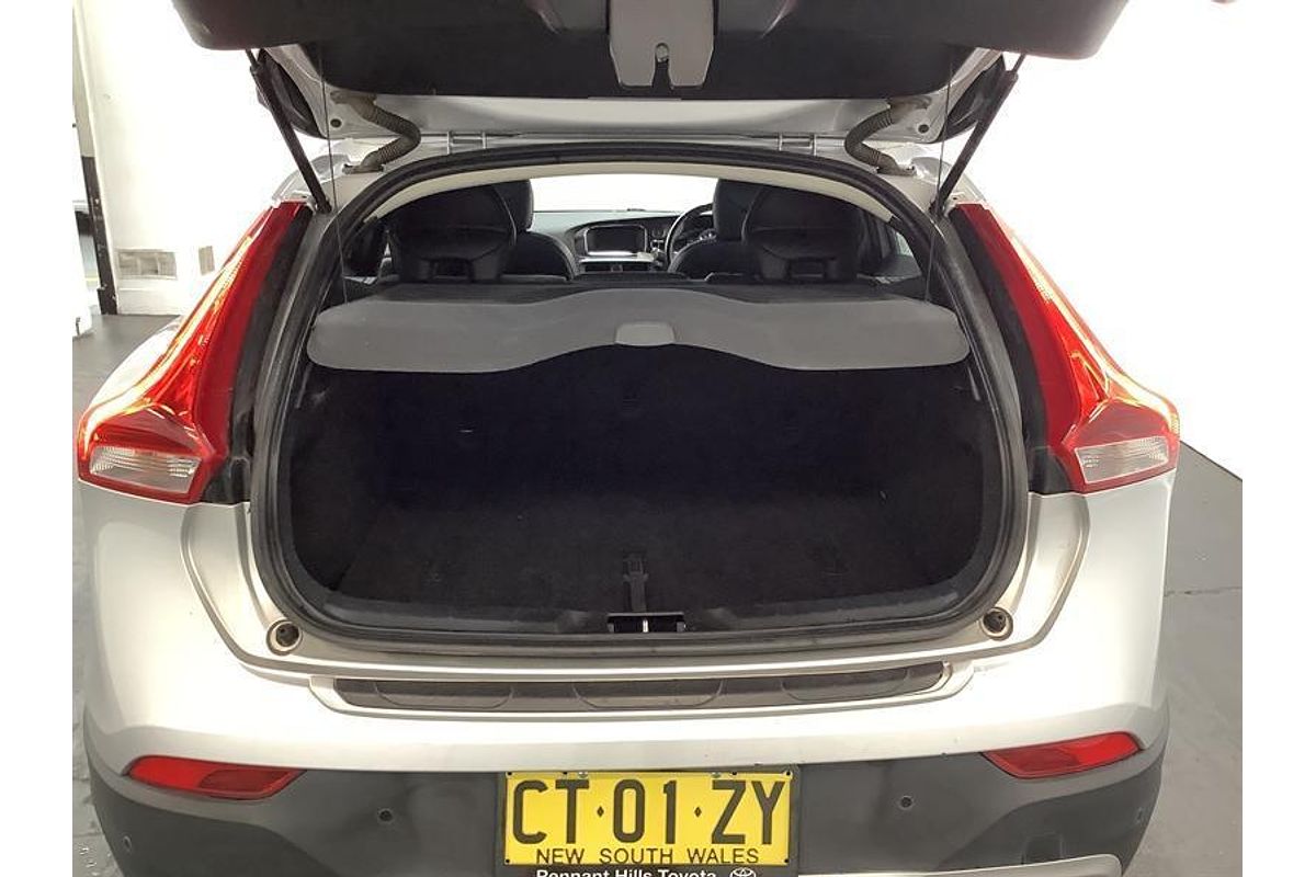 2015 Volvo V40 Cross Country D4 Luxury