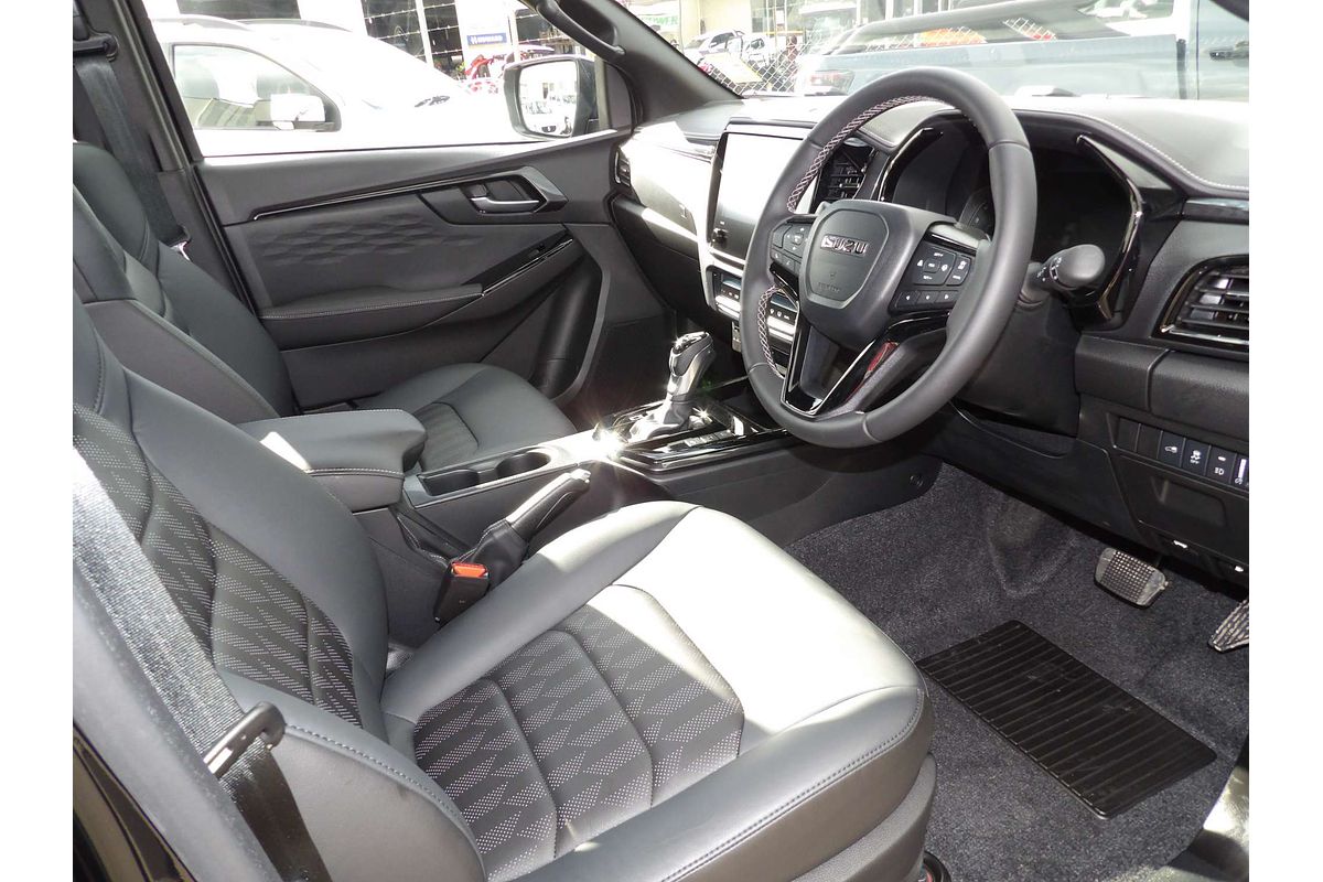 2025 Isuzu D-MAX BLADE 4X4