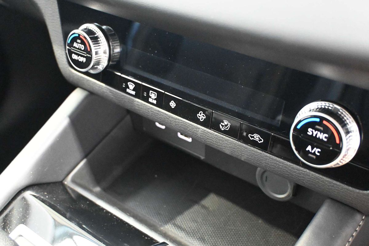 2025 Mitsubishi Outlander ES ZM