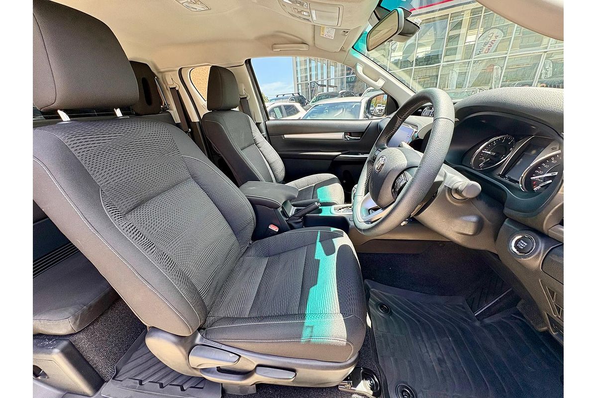 2024 Toyota Hilux SR5 GUN126R 4X4