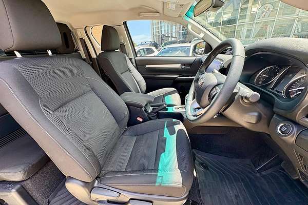 2024 Toyota Hilux SR5 GUN126R 4X4