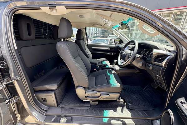 2024 Toyota Hilux SR5 GUN126R 4X4