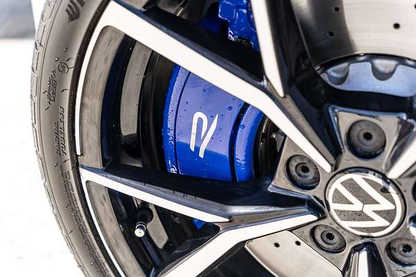 2024 Volkswagen Golf R 8