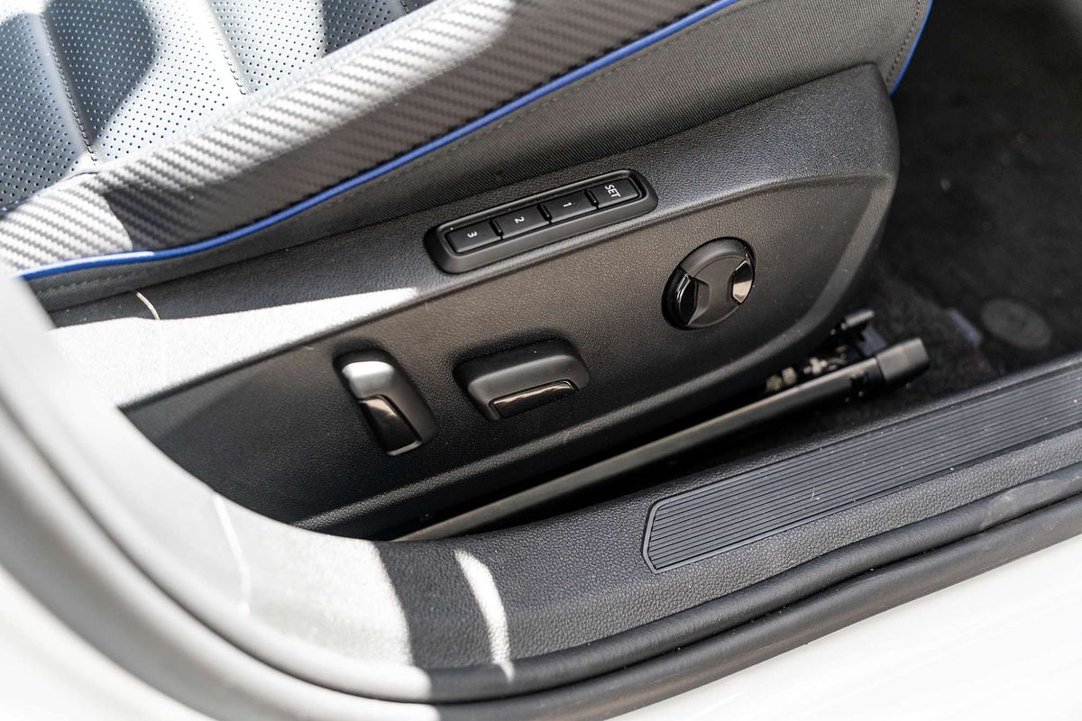 2024 Volkswagen Golf R 8