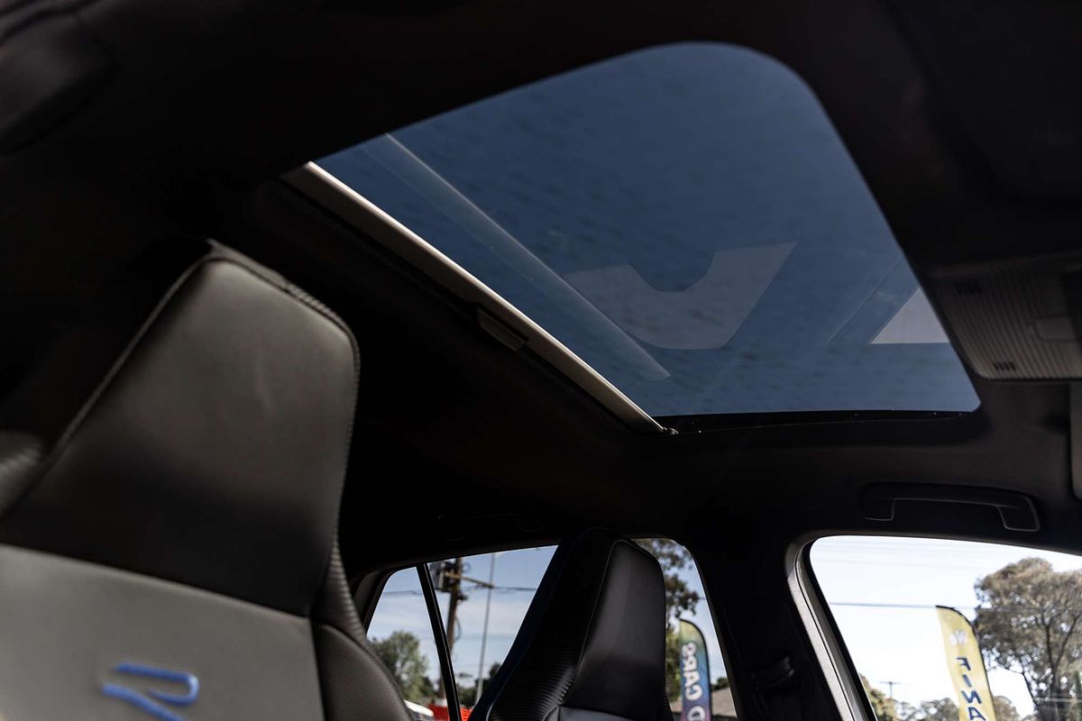 2024 Volkswagen Golf R 8