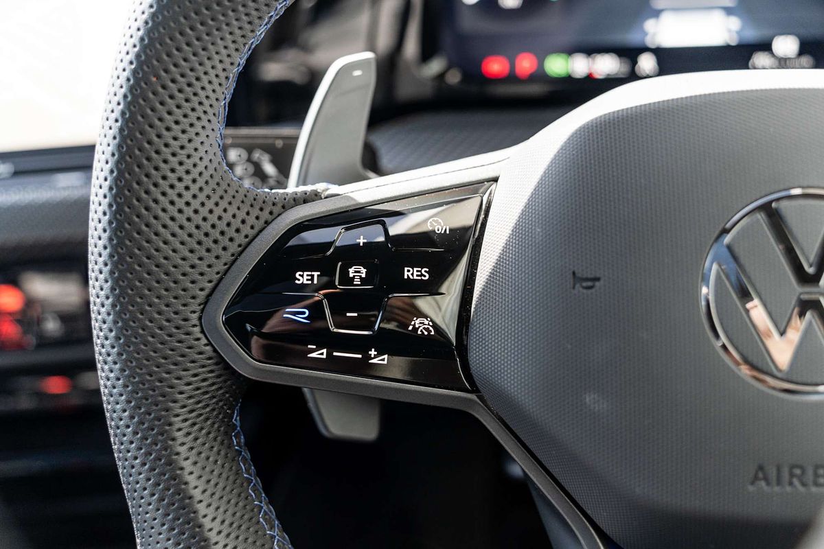 2024 Volkswagen Golf R 8