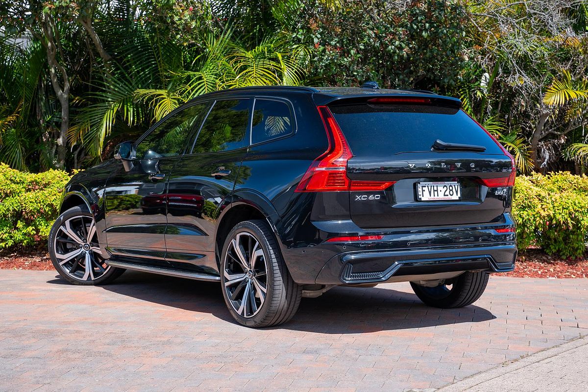 2021 Volvo XC60 B6 R-Design