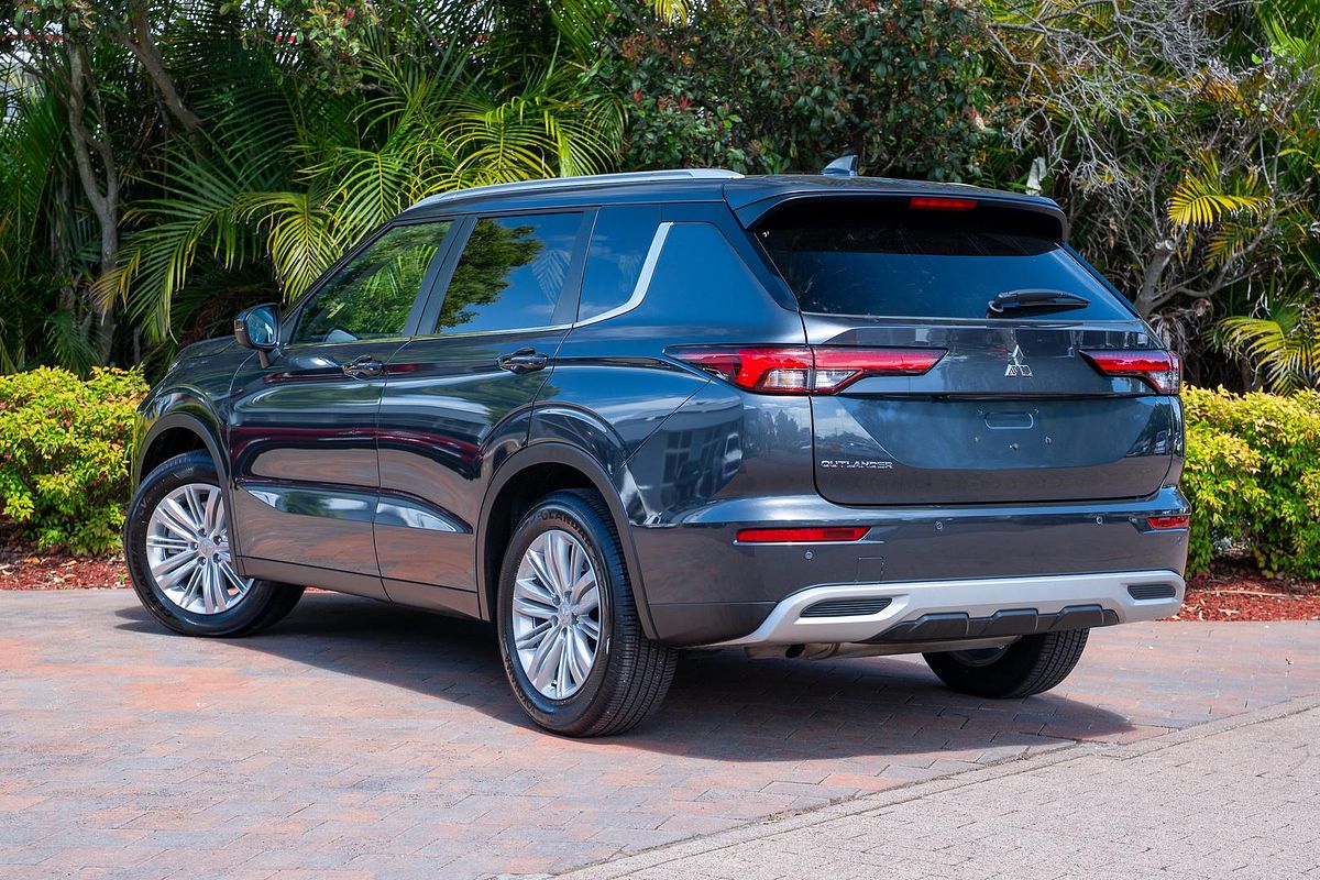 2024 Mitsubishi Outlander LS ZM