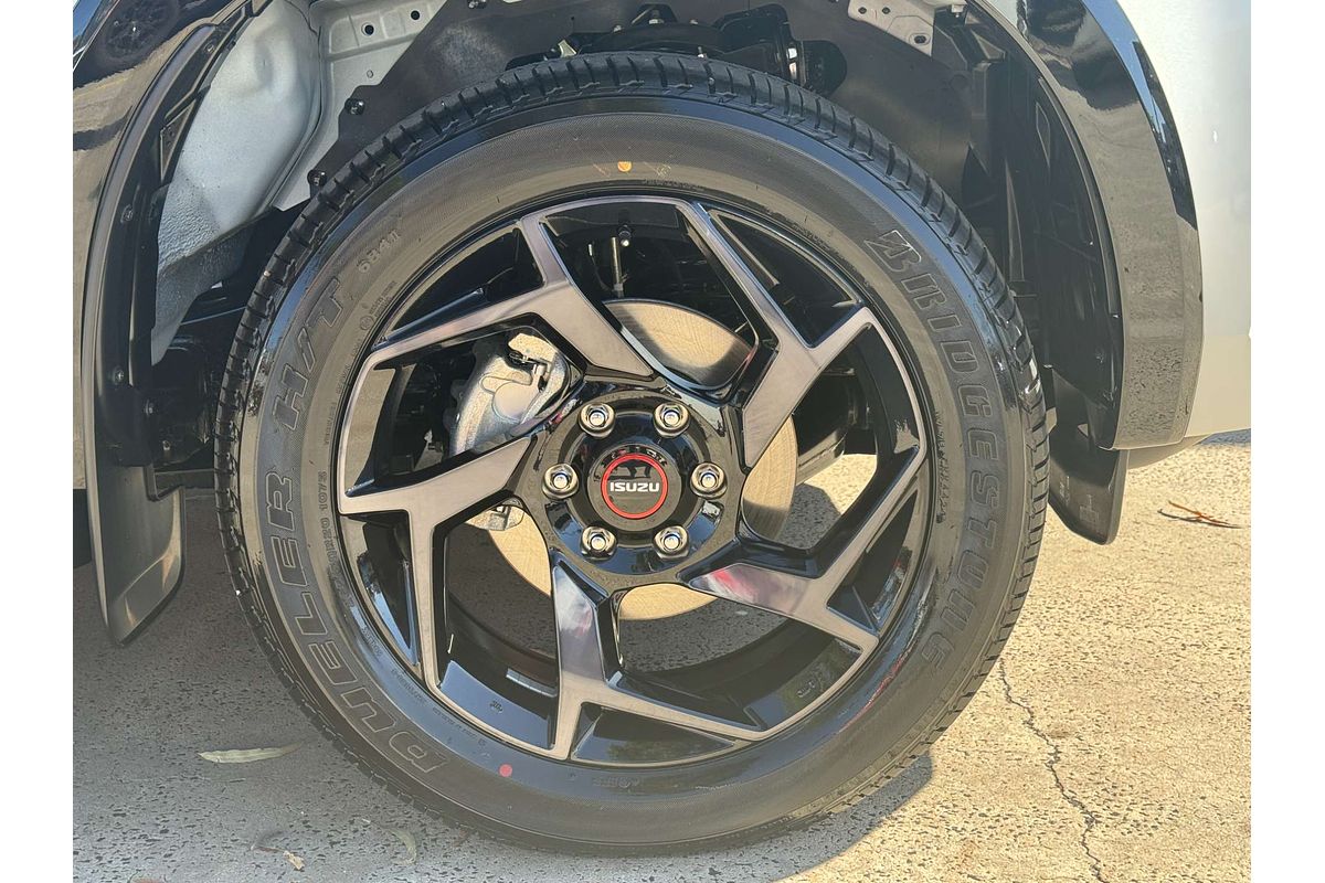 2025 Isuzu MU-X X-TERRAIN