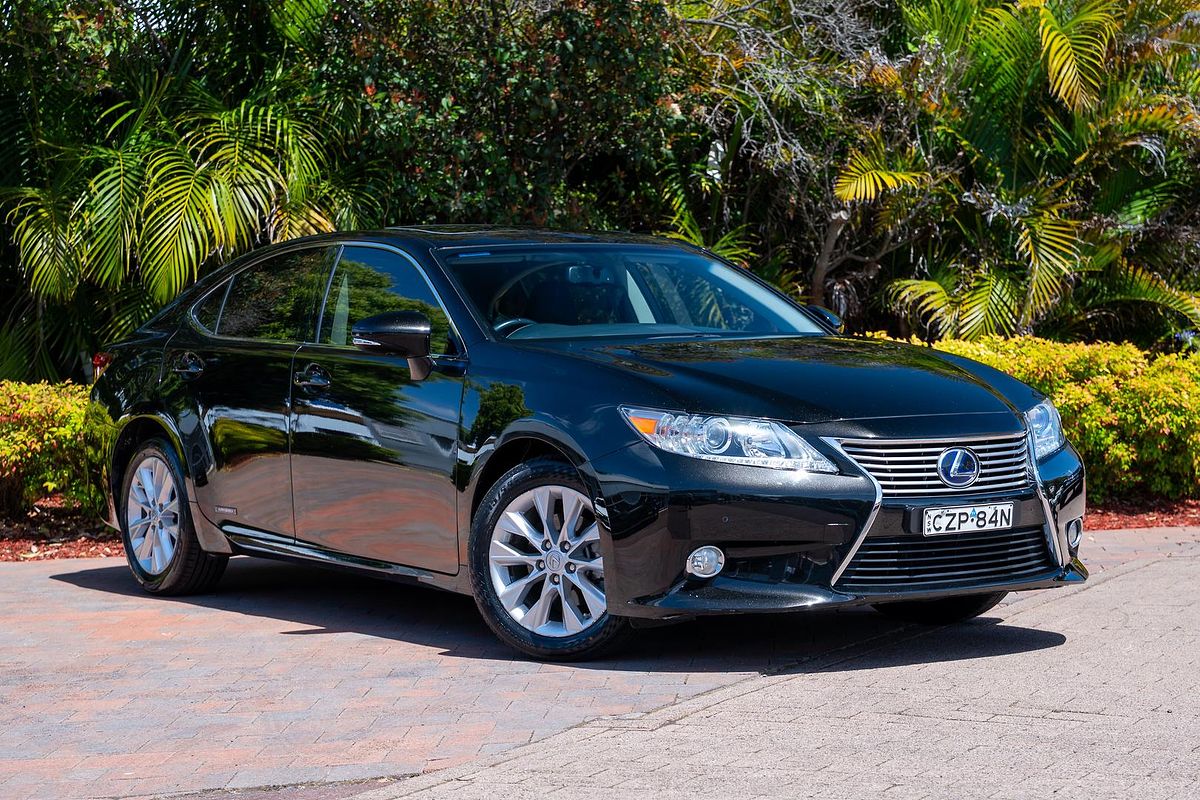 2015 Lexus ES ES300h Luxury AVV60R