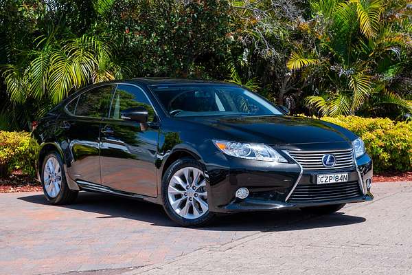 2015 Lexus ES ES300h Luxury AVV60R