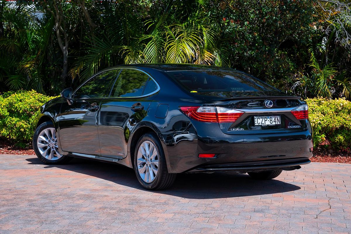 2015 Lexus ES ES300h Luxury AVV60R
