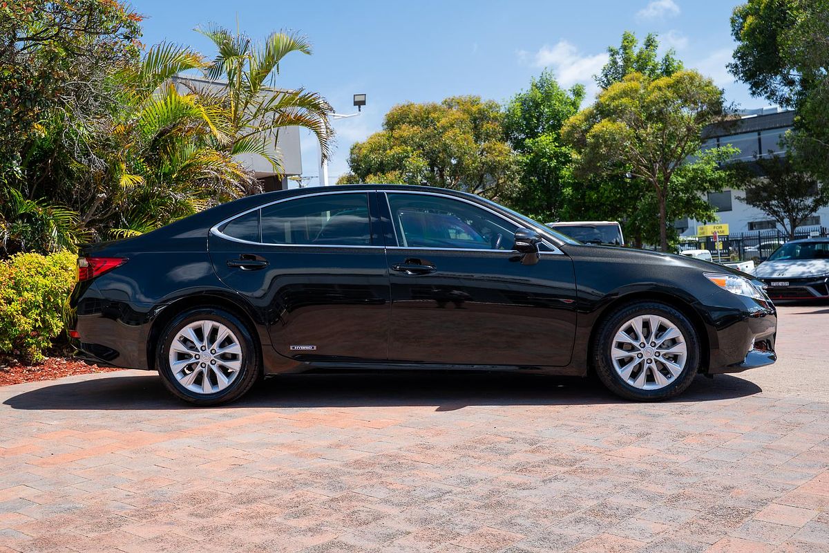 2015 Lexus ES ES300h Luxury AVV60R