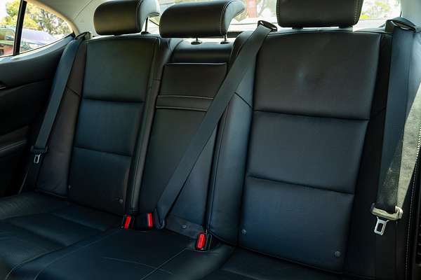 2015 Lexus ES ES300h Luxury AVV60R