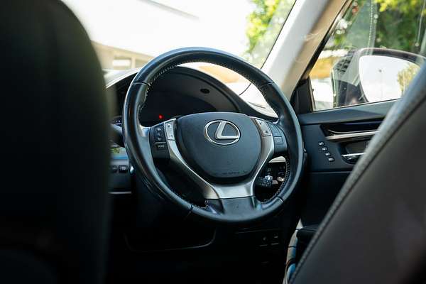 2015 Lexus ES ES300h Luxury AVV60R