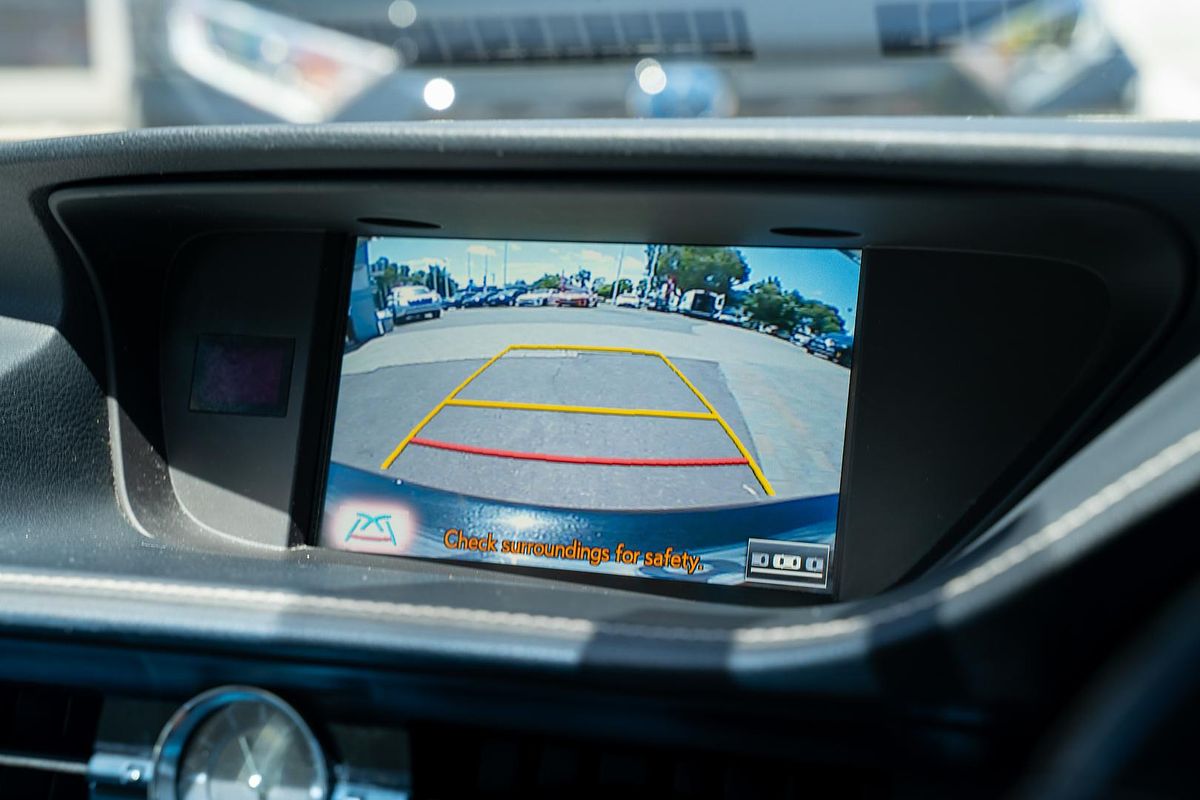 2015 Lexus ES ES300h Luxury AVV60R