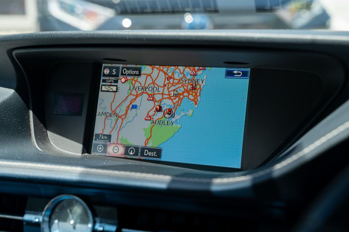 2015 Lexus ES ES300h Luxury AVV60R