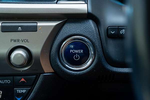 2015 Lexus ES ES300h Luxury AVV60R
