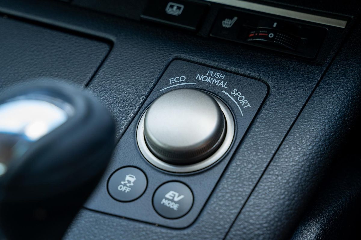 2015 Lexus ES ES300h Luxury AVV60R