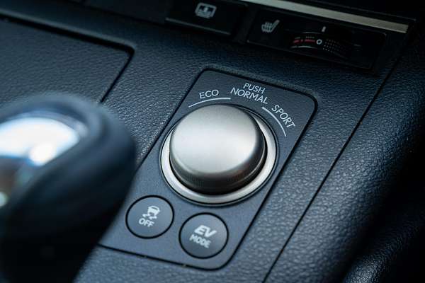 2015 Lexus ES ES300h Luxury AVV60R