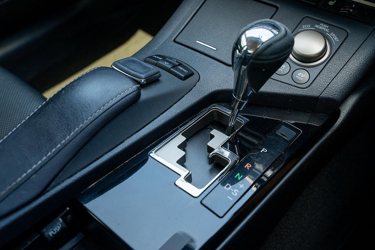 2015 Lexus ES ES300h Luxury AVV60R