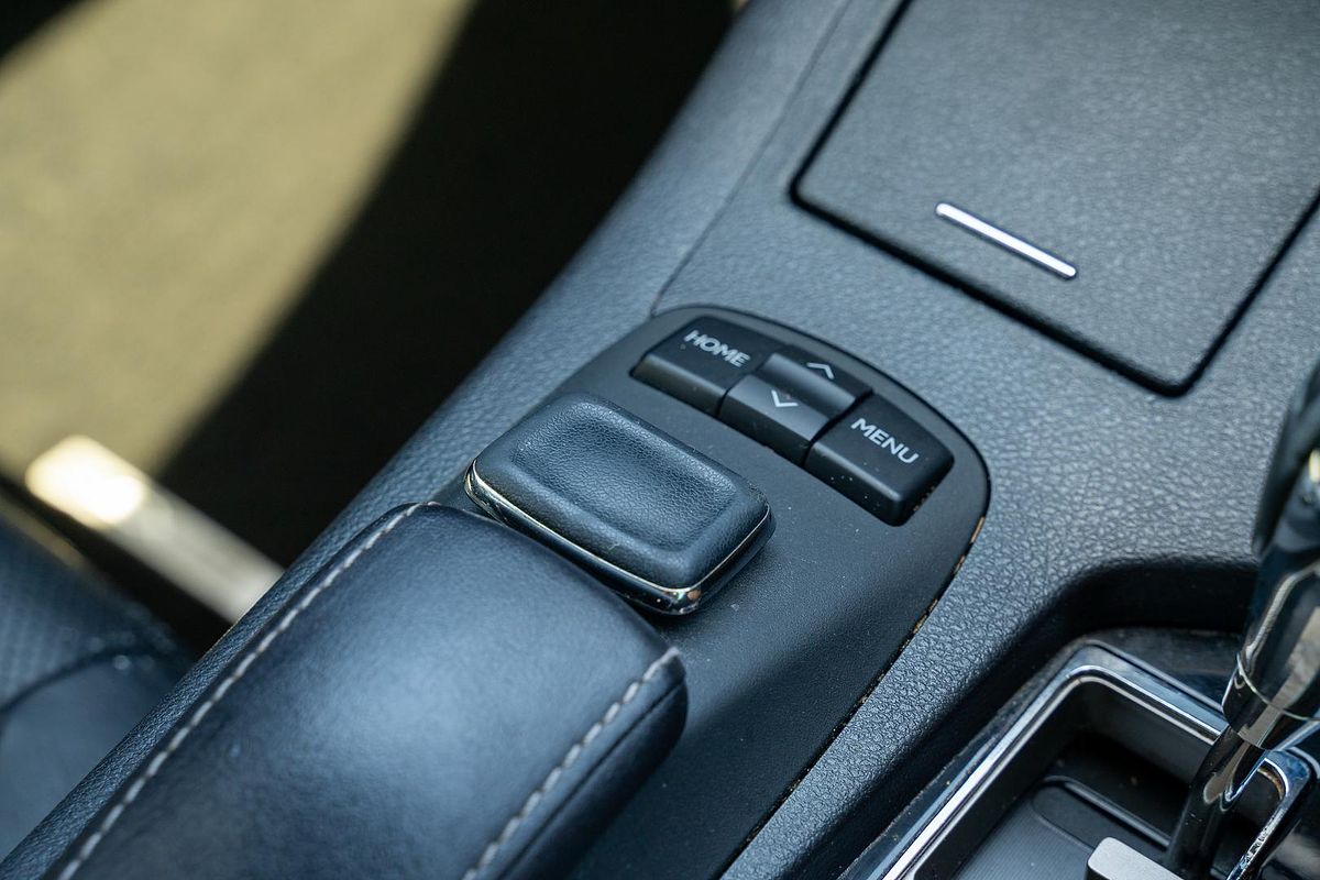 2015 Lexus ES ES300h Luxury AVV60R