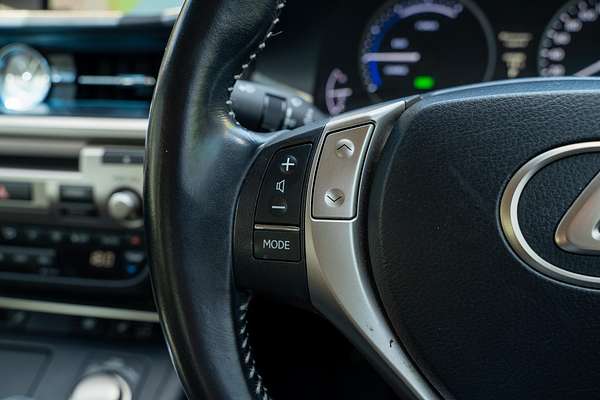 2015 Lexus ES ES300h Luxury AVV60R